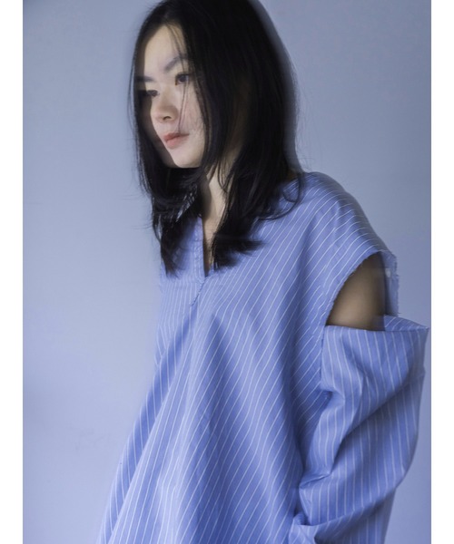 k3&co.（ケイスリーアンドコー）の「V NECK SHIRT（シャツ/ブラウス・レディース・ホワイト/ストライプ・ONE SIZE）」の3枚目の写真