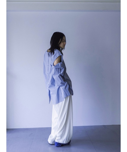 k3&co.（ケイスリーアンドコー）の「V NECK SHIRT（シャツ/ブラウス・レディース・ホワイト/ストライプ・ONE SIZE）」の5枚目の写真