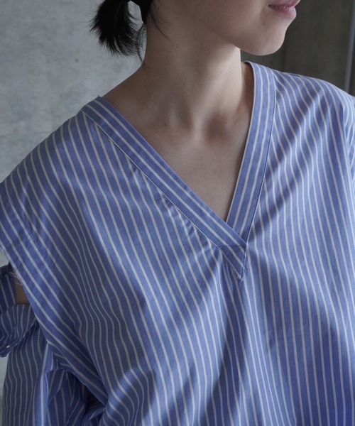 k3&co.（ケイスリーアンドコー）の「V NECK SHIRT（シャツ/ブラウス・レディース・ホワイト/ストライプ・ONE SIZE）」の17枚目の写真