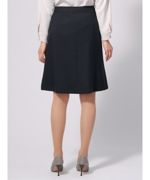SUIT SQUARE（スーツスクエア）の「フレアスカート ウォッシャブル EASY STRETCH シャドーストライプ（スカート・レディース・ネイビー系・34(5号)/36(7号)/38(9号)/40(11号)/42(13号)）」の2枚目の写真