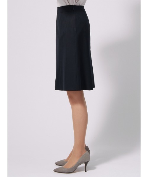 SUIT SQUARE（スーツスクエア）の「フレアスカート ウォッシャブル EASY STRETCH シャドーストライプ（スカート・レディース・ネイビー系・34(5号)/36(7号)/38(9号)/40(11号)/42(13号)）」の4枚目の写真