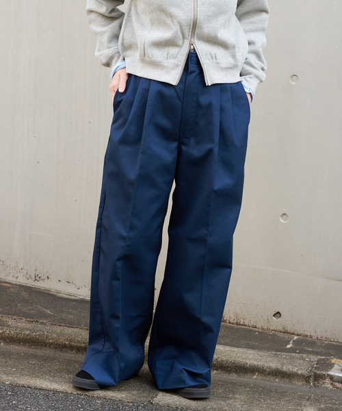 OUTDOOR PRODUCTS（アウトドアプロダクツ）の「Dickies/ディッキーズ別注2タックワイドパンツ（スラックス・レディース・ネイビー/ブラウン/カーキ・SMALL/X-SMALL/LARGE/MEDIUM）」の5枚目の写真