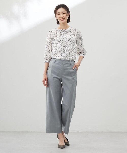 J.PRESS Ladies(J.プレス レディス)の「【洗える】スパンローンフラワープリント クルーネック ブラウス(シャツ/ブラウス・レディース・アイボリー系5/ネイビー系5・XS)」の3枚目の写真