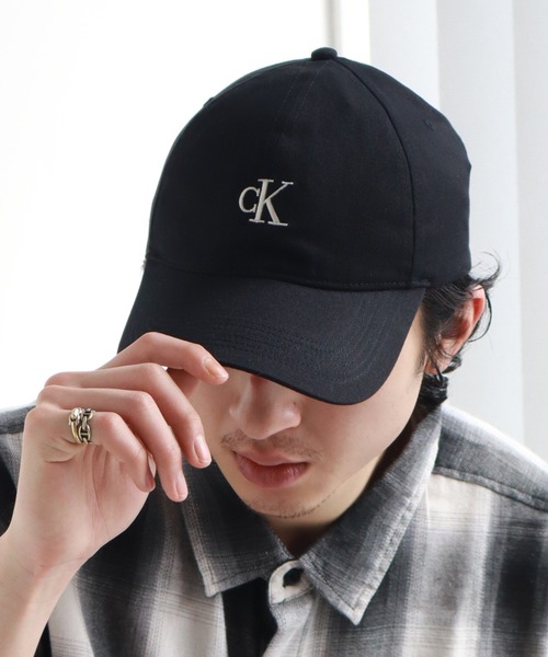 Calvin Klein(カルバン・クライン)の「【Calvin Klein/カルバンクライン】6 PANEL SMALL MONOGRAM BASEBALL CAP/コットンツイル スモール モノグラムキャップ(キャップ・メンズ・ブラック/アイボリー/ホワイト/チャコールグレー・ONE SIZE)」の8枚目の写真