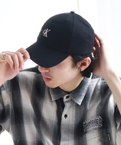 Calvin Klein(カルバン・クライン)の「【Calvin Klein/カルバンクライン】6 PANEL SMALL MONOGRAM BASEBALL CAP/コットンツイル スモール モノグラムキャップ(キャップ・メンズ・ブラック/アイボリー/ホワイト/チャコールグレー・ONE SIZE)」の9枚目の写真