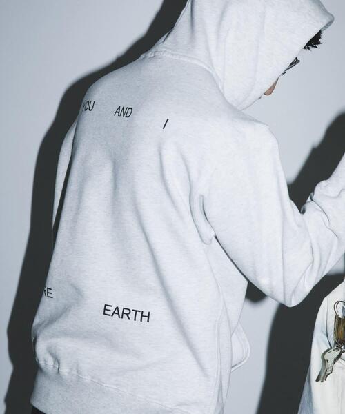 URBAN RESEARCH(アーバンリサーチ)の「BLANKMAG B/W photo Hoodie(パーカー・メンズ・ライトグレー/ブラック・X-LARGE/LARGE/MEDIUM)」の8枚目の写真
