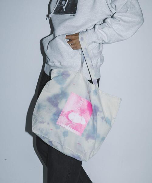 URBAN RESEARCH(アーバンリサーチ)の「BLANKMAG B/W photo Hoodie(パーカー・メンズ・ライトグレー/ブラック・X-LARGE/LARGE/MEDIUM)」の11枚目の写真