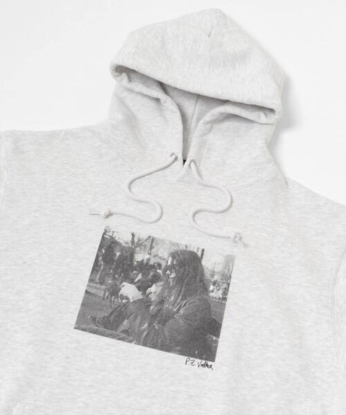 URBAN RESEARCH(アーバンリサーチ)の「BLANKMAG B/W photo Hoodie(パーカー・メンズ・ライトグレー/ブラック・X-LARGE/LARGE/MEDIUM)」の13枚目の写真