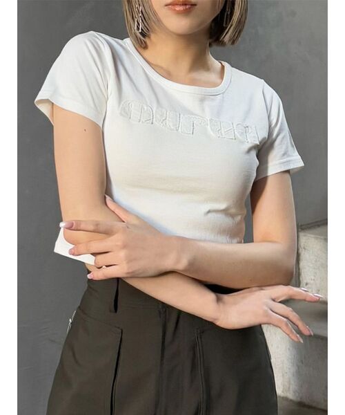 MURUA(ムルーア)の「パッチステッチクロップドT(Tシャツ/カットソー・レディース・ホワイト/ピンク/レッド/ダークグレー/ブルー・FREE)」の2枚目の写真