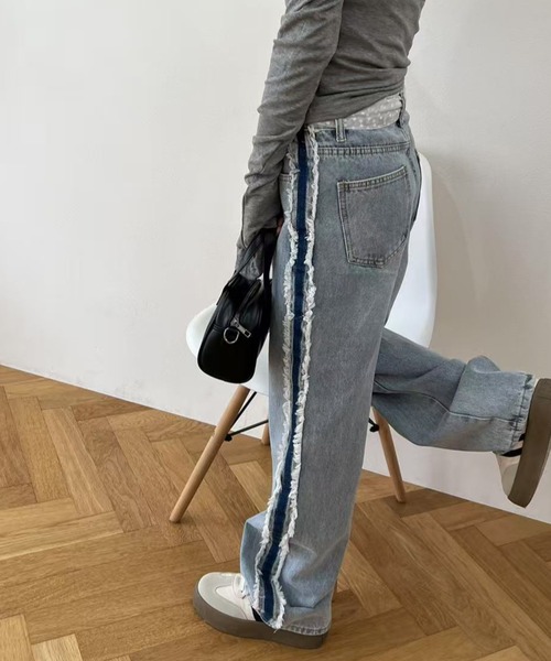 mebole(メボレ)の「サイドラインデニムパンツ(デニムパンツ・レディース・ブルー・LARGE/MEDIUM)」の11枚目の写真