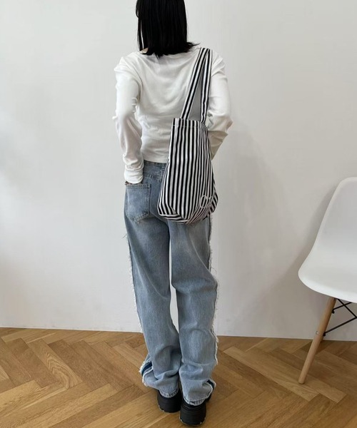 mebole(メボレ)の「サイドラインデニムパンツ(デニムパンツ・レディース・ブルー・LARGE/MEDIUM)」の2枚目の写真