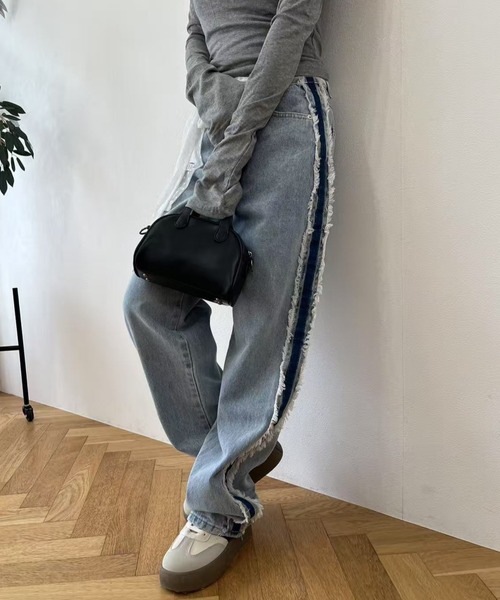 mebole(メボレ)の「サイドラインデニムパンツ(デニムパンツ・レディース・ブルー・LARGE/MEDIUM)」の15枚目の写真