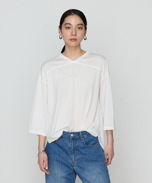 COMME CA（コムサ）の「36Gポリエステル／レーヨン天竺 Vネックカットソー（Tシャツ/カットソー・レディース・グレー/ホワイト/チャコール・FREE）」の2枚目の写真