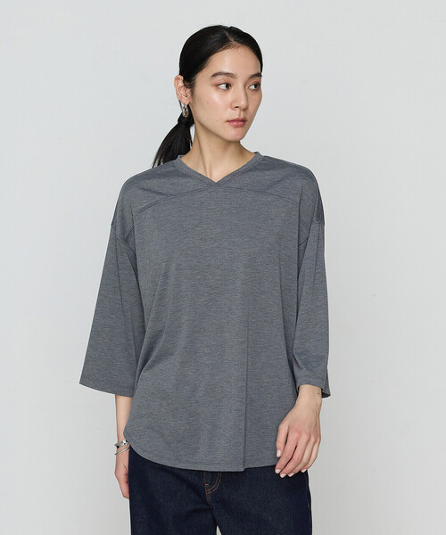 COMME CA（コムサ）の「36Gポリエステル／レーヨン天竺 Vネックカットソー（Tシャツ/カットソー・レディース・グレー/ホワイト/チャコール・FREE）」の16枚目の写真