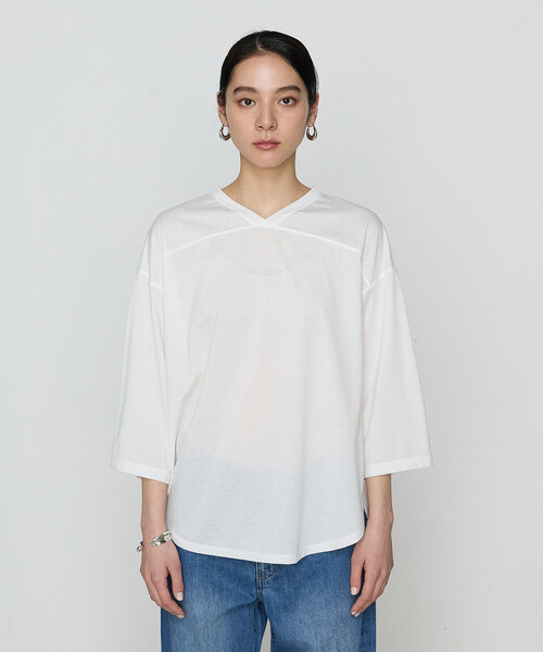 COMME CA（コムサ）の「36Gポリエステル／レーヨン天竺 Vネックカットソー（Tシャツ/カットソー・レディース・グレー/ホワイト/チャコール・FREE）」の19枚目の写真