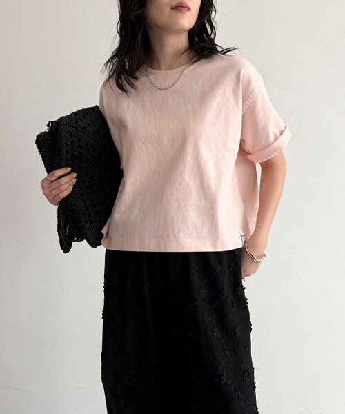 fredy emue（フレディエミュ）の「【新色追加！】ベーシッククロップド丈Tシャツ（Tシャツ/カットソー・レディース・チャコールグレー/ライトグレー/オフホワイト/ベビーピンク/ネイビー/グレイッシュベージュ・38）」の6枚目の写真