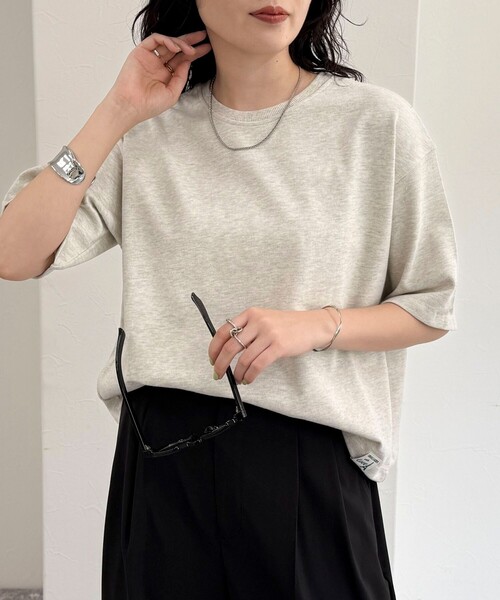 fredy emue（フレディエミュ）の「【新色追加！】ベーシッククロップド丈Tシャツ（Tシャツ/カットソー・レディース・チャコールグレー/ライトグレー/オフホワイト/ベビーピンク/ネイビー/グレイッシュベージュ・38）」の4枚目の写真