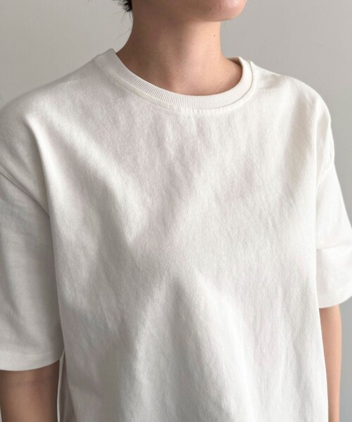 fredy emue（フレディエミュ）の「【新色追加！】ベーシッククロップド丈Tシャツ（Tシャツ/カットソー・レディース・チャコールグレー/ライトグレー/オフホワイト/ベビーピンク/ネイビー/グレイッシュベージュ・38）」の8枚目の写真