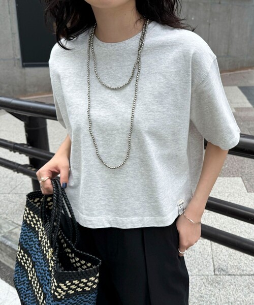 fredy emue（フレディエミュ）の「【新色追加！】ベーシッククロップド丈Tシャツ（Tシャツ/カットソー・レディース・チャコールグレー/ライトグレー/オフホワイト/ベビーピンク/ネイビー/グレイッシュベージュ・38）」の12枚目の写真