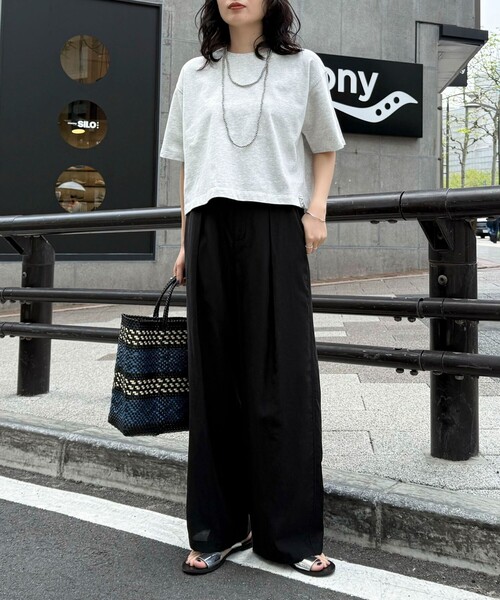 fredy emue（フレディエミュ）の「【新色追加！】ベーシッククロップド丈Tシャツ（Tシャツ/カットソー・レディース・チャコールグレー/ライトグレー/オフホワイト/ベビーピンク/ネイビー/グレイッシュベージュ・38）」の16枚目の写真