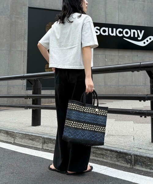 fredy emue（フレディエミュ）の「【新色追加！】ベーシッククロップド丈Tシャツ（Tシャツ/カットソー・レディース・チャコールグレー/ライトグレー/オフホワイト/ベビーピンク/ネイビー/グレイッシュベージュ・38）」の19枚目の写真