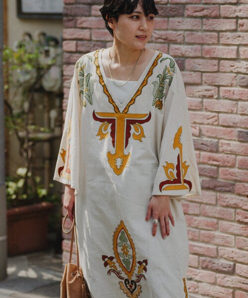 CIAOPANIC TYPY（チャオパニックティピー）の「【aguni】エンブロイダリーIラインワンピ（ワンピース・レディース・ブラック/ブラウン・ONE SIZE）」の2枚目の写真