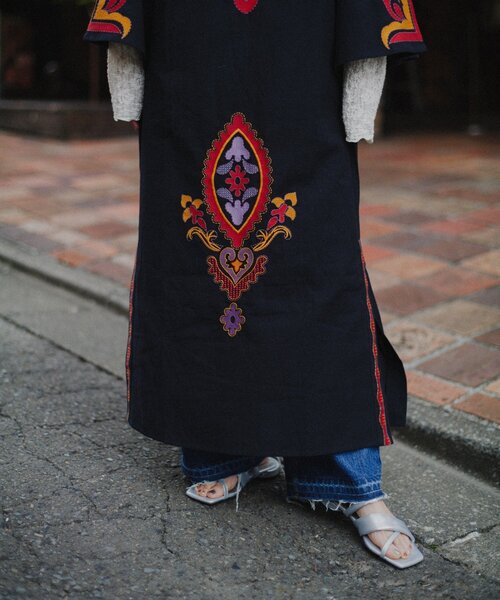 CIAOPANIC TYPY（チャオパニックティピー）の「【aguni】エンブロイダリーIラインワンピ（ワンピース・レディース・ブラック/ブラウン・ONE SIZE）」の4枚目の写真