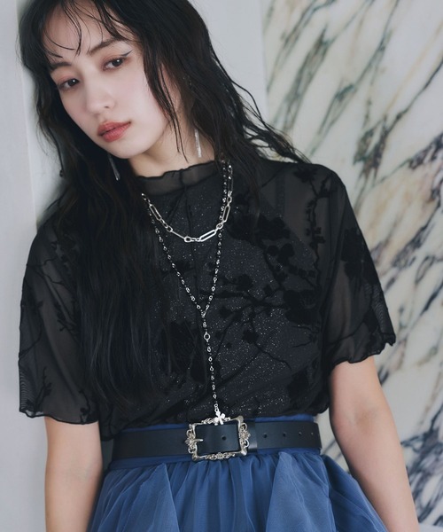 HARE(ハレ)の「フラワーフロッキートップス(HARE)(Tシャツ/カットソー・レディース・グレー/ホワイト/ブラック・FREE)」の2枚目の写真