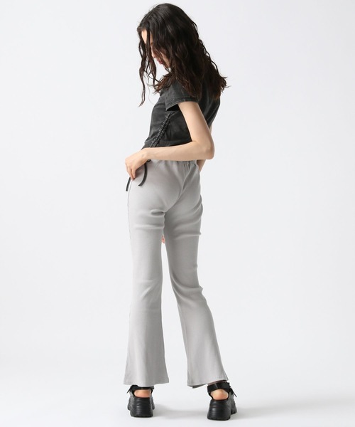 FOREVER 21(フォーエバー トゥエンティーワン)の「【2025SS】ヴィンテージライクサイドシャーリングT(Tシャツ/カットソー・レディース・オフホワイト/ブラック/ブラウン/ネイビー・FREE)」の12枚目の写真