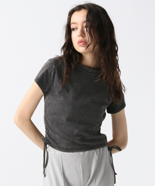 FOREVER 21(フォーエバー トゥエンティーワン)の「【2025SS】ヴィンテージライクサイドシャーリングT(Tシャツ/カットソー・レディース・オフホワイト/ブラック/ブラウン/ネイビー・FREE)」の13枚目の写真