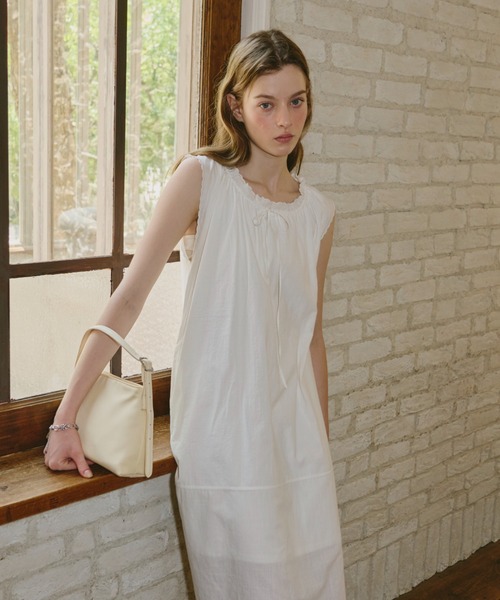 GIUNON（ジウノン）の「embroidery hem tank dress / エンブロイダリーヘムタンクドレス（ワンピース・レディース・ブラック/ホワイト・FREE）」の4枚目の写真