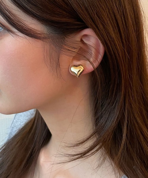 FOREVER 21（フォーエバー トゥエンティーワン）の「ミニハートイヤリング（イヤリング・レディース・シルバー/ゴールド・FREE）」の2枚目の写真