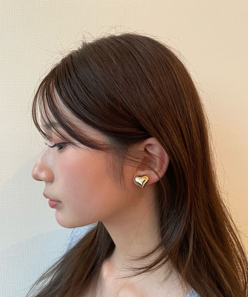 FOREVER 21（フォーエバー トゥエンティーワン）の「ミニハートイヤリング（イヤリング・レディース・シルバー/ゴールド・FREE）」の3枚目の写真