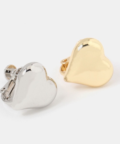 FOREVER 21（フォーエバー トゥエンティーワン）の「ミニハートイヤリング（イヤリング・レディース・シルバー/ゴールド・FREE）」の6枚目の写真