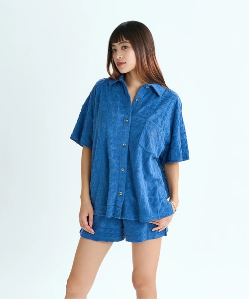 ROXY(ロキシー)の「SUNBATHING SHIRT /ロキシー総柄パイル開襟シャツ(シャツ/ブラウス・レディース・ネイビー/パープル/オレンジ・SMALL)」の4枚目の写真