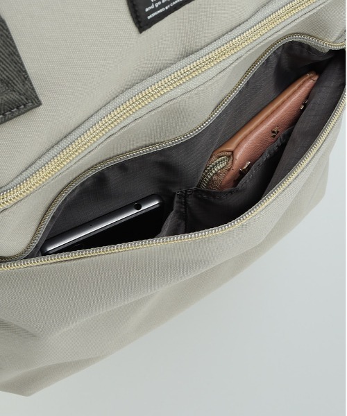 anello GRANDE(アネログランデ)の「anelloGRANDE マート ハンドル付きデイパック(バックパック/リュック・レディース・グレー/ネイビー/ブラック/グレイッシュベージュ・FREE)」の16枚目の写真