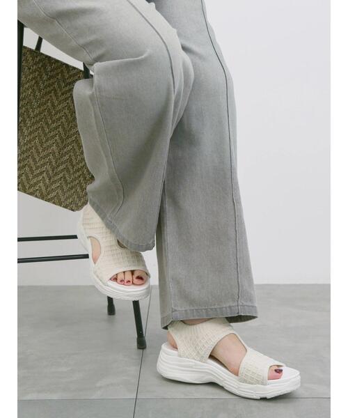 Samansa Mos2 blue（サマンサモスモスブルー）の「【軽量】ワッフルニットスポーツサンダル（ドレスシューズ・レディース・オフホワイト/ブラック・L/M）」の2枚目の写真