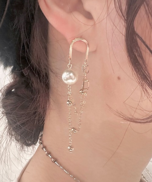 amplis(アンプリス)の「パールドレープチェーンピアス/breez(ピアス(両耳用)・レディース・イエローゴールド/シルバー・FREE)」の3枚目の写真