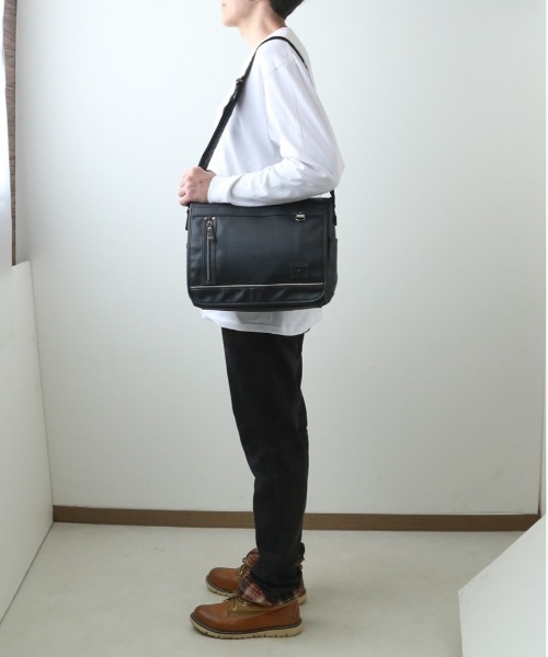 Lee（リー）の「Lee infinity ショルダーバッグ 320-3104（ショルダーバッグ・メンズ・ブラック/ネイビー/キャメル・FREE）」の9枚目の写真