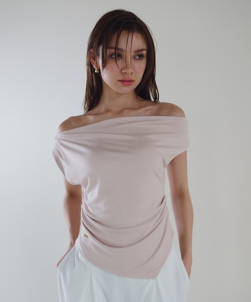 KINO THE KEI(キノザケイ)の「アシンメトリー オフショル プルオーバー KINO THE KEI(Tシャツ/カットソー・レディース・ピンクベージュ/ミント・フリー)」の7枚目の写真