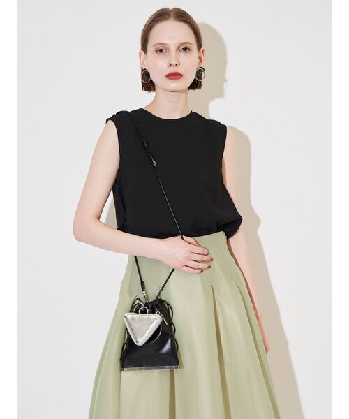 ELENDEEK(エレンディーク)の「ジョーゼットアシンメトリータンク【セットアップ対応】(シャツ/ブラウス・レディース・オフホワイト/ブラック/グリーン・FREE)」の10枚目の写真