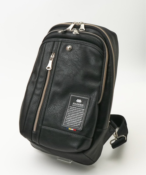 BACKYARD FAMILY(バックヤードファミリー)の「MADDEN EQUIPMENT ボディバッグL TMPI-04(ボディバッグ/ウエストポーチ・メンズ・ベージュ/ブラック×レッド/ブラック・FREE)」の4枚目の写真