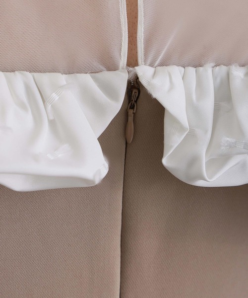 atlo（アトロ）の「ミモレ丈&袖あり フォーマル マシュマロジャガードタフタラッフル Iライン セレモニー 結婚式 二次会 パーティー ドレス オケージョンドレス 同窓会 成人式 お呼ばれ 謝恩会 20代 30代（ドレス・レディース・ベージュ/チャコール/ブラック・M）」の19枚目の写真