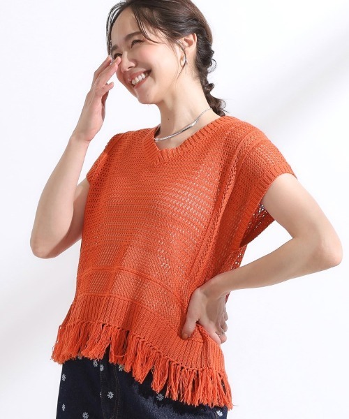 Cutie Blonde(キューティーブロンド)の「【S-LL】裾フリンジマクラメVネックニット(ニット/セーター・レディース・オレンジ/アイボリー/ダークブラウン・04/03/02/01)」の3枚目の写真