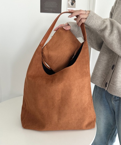 wears（ウェアーズ）の「ポーチ付き スウェード風ワンハンドルバッグ（トートバッグ・レディース・ブラック/ダークブラウン/キャメル/ベージュ・FREE）」の4枚目の写真