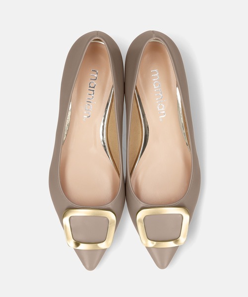 MAMIAN（マミアン）の「ポインテッドトゥ バックル付き フラットパンプス（パンプス・レディース・ブラック系その他/グレイッシュベージュ/ベージュ系その他/ブラック・24.0cm/23.5cm/23.0cm/22.5cm/25.0cm/24.5cm）」の14枚目の写真