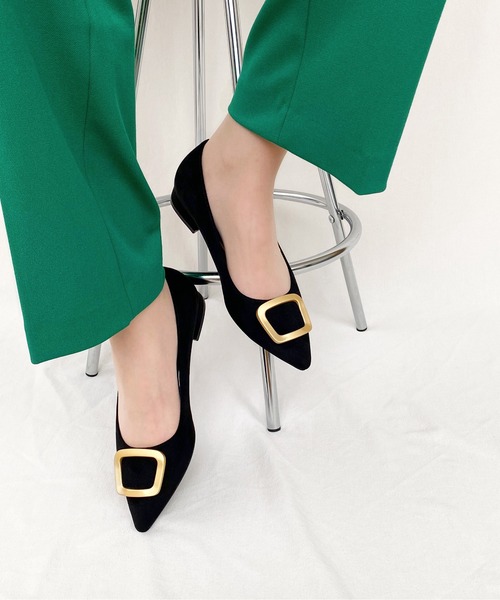 MAMIAN（マミアン）の「ポインテッドトゥ バックル付き フラットパンプス（パンプス・レディース・ブラック系その他/グレイッシュベージュ/ベージュ系その他/ブラック・24.0cm/23.5cm/23.0cm/22.5cm/25.0cm/24.5cm）」の11枚目の写真