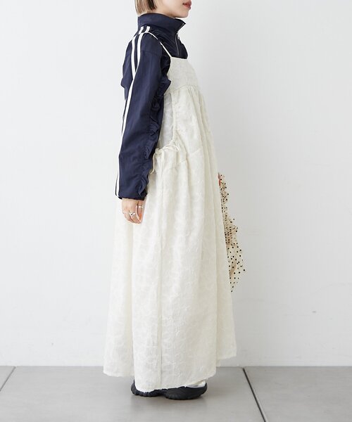 w closet(ダブルクローゼット)の「フラワーレースロングキャミワンピース(ワンピース・レディース・サックスブルー/ブラック/オフホワイト・FREE)」の5枚目の写真