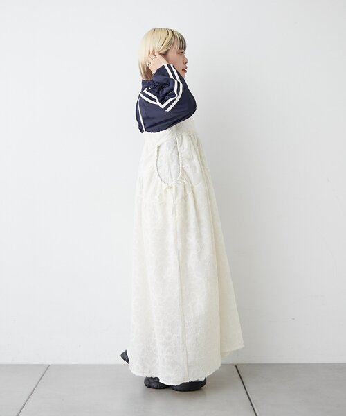 w closet(ダブルクローゼット)の「フラワーレースロングキャミワンピース(ワンピース・レディース・サックスブルー/ブラック/オフホワイト・FREE)」の12枚目の写真