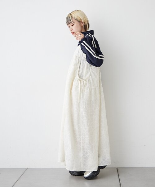 w closet(ダブルクローゼット)の「フラワーレースロングキャミワンピース(ワンピース・レディース・サックスブルー/ブラック/オフホワイト・FREE)」の14枚目の写真